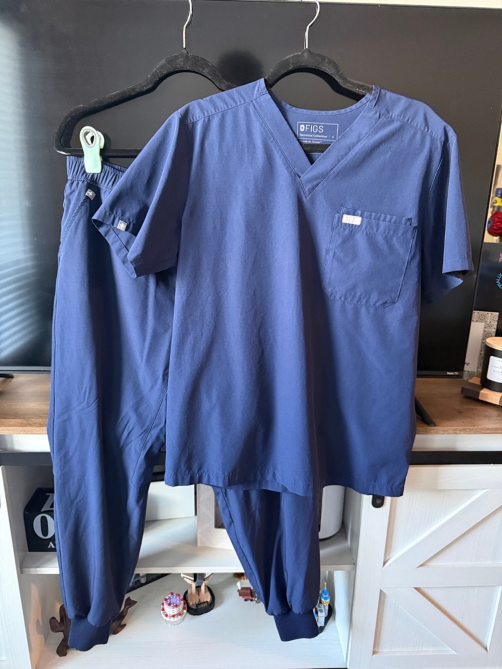 Figs FreeX Navy Blue Scrub Top (Small) & Jogger (Medium Short) Pants Set